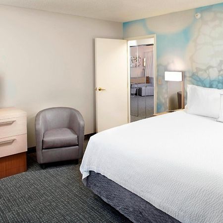 Courtyard By Marriott Lansing Hotel Exterior foto