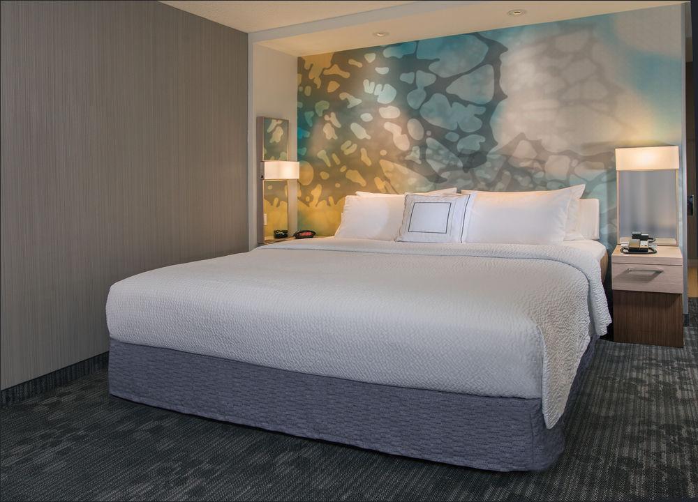 Courtyard By Marriott Lansing Hotel Exterior foto