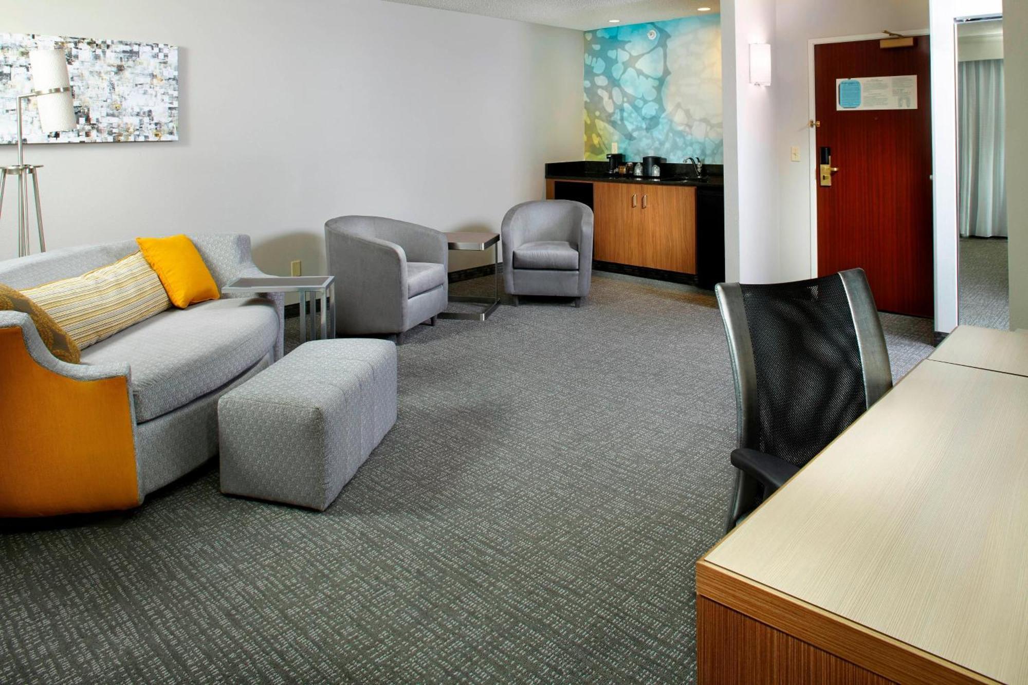 Courtyard By Marriott Lansing Hotel Exterior foto