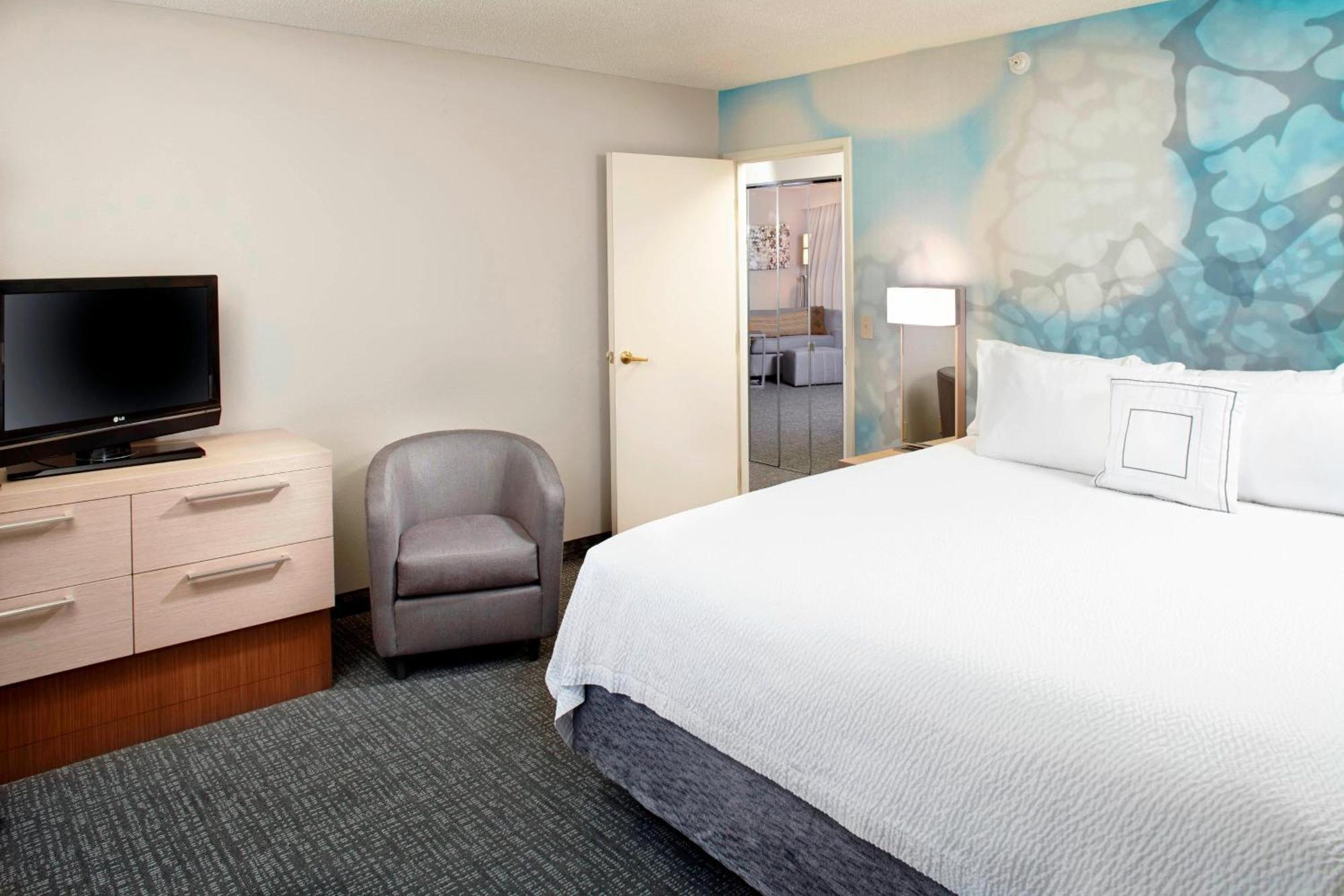 Courtyard By Marriott Lansing Hotel Exterior foto
