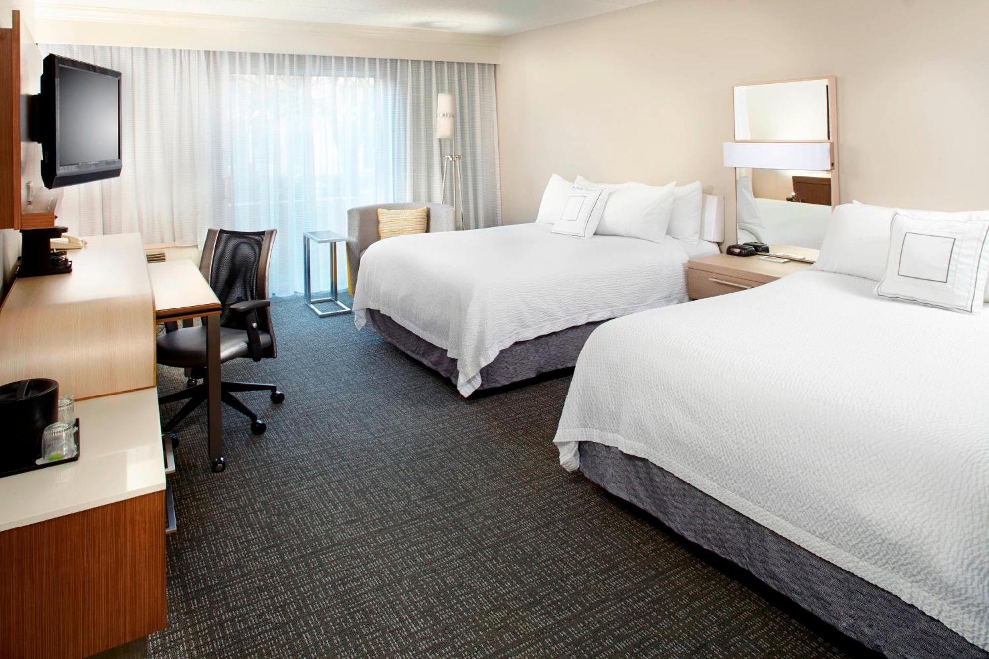 Courtyard By Marriott Lansing Hotel Exterior foto