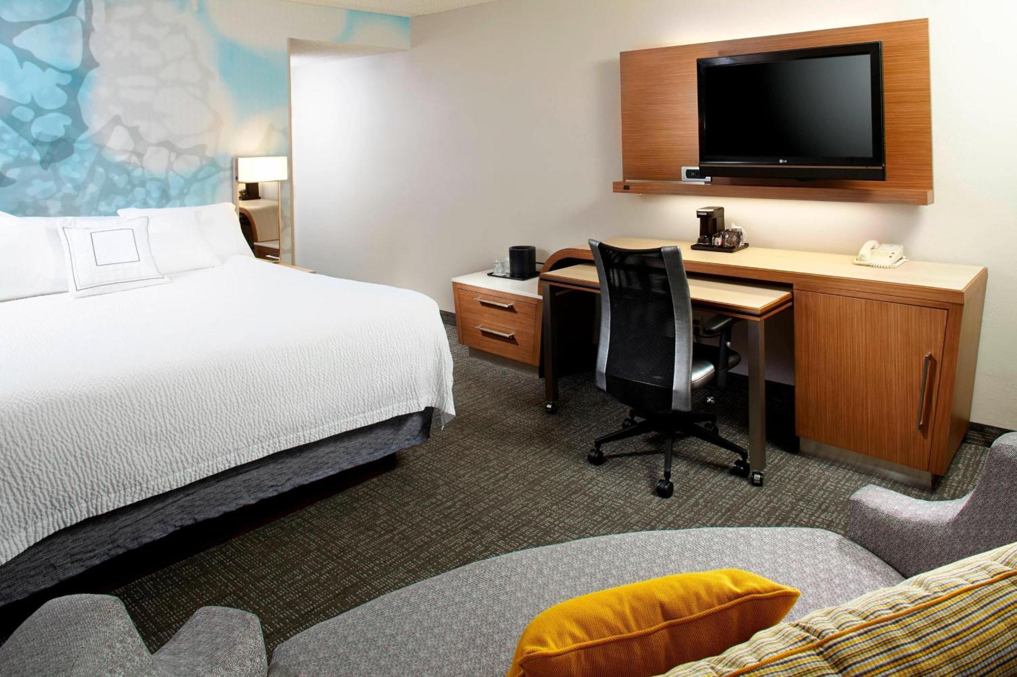 Courtyard By Marriott Lansing Hotel Exterior foto