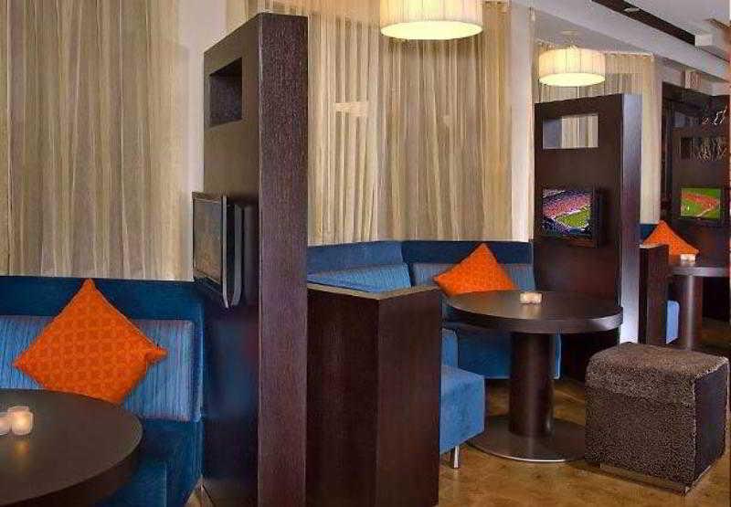 Courtyard By Marriott Lansing Hotel Restaurante foto