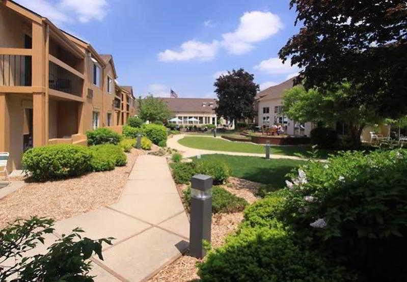 Courtyard By Marriott Lansing Hotel Exterior foto